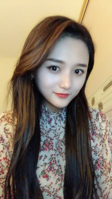 淡然一笑的第一张照片--佛山相亲服务中心