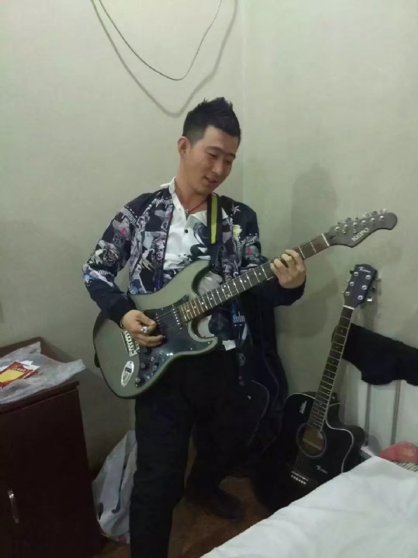小吉他的第一张照片--佛山相亲服务中心