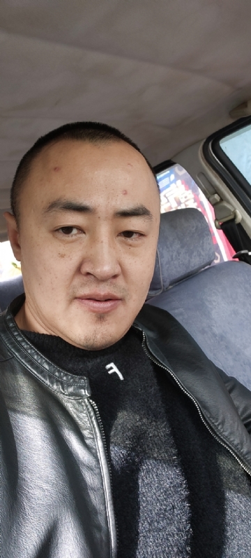 精神九哥的第一张照片--佛山相亲服务中心