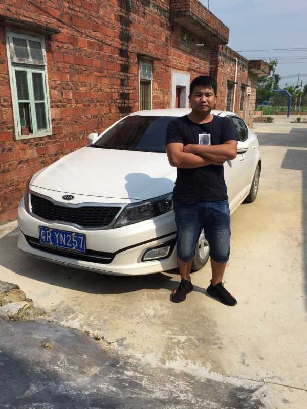 独坐街头的第三张照片--佛山相亲服务中心