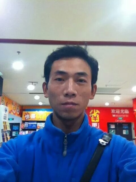 青草地溪水边的第一张照片--佛山相亲服务中心