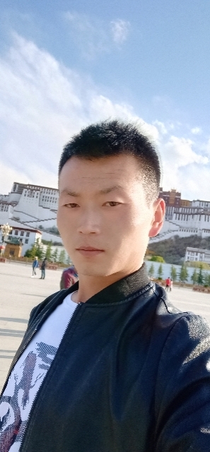 阳光下的小草的第二张照片--佛山相亲服务中心