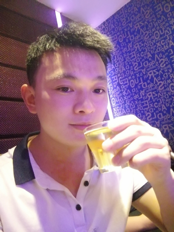 幸福的拥抱的第一张照片--佛山相亲服务中心