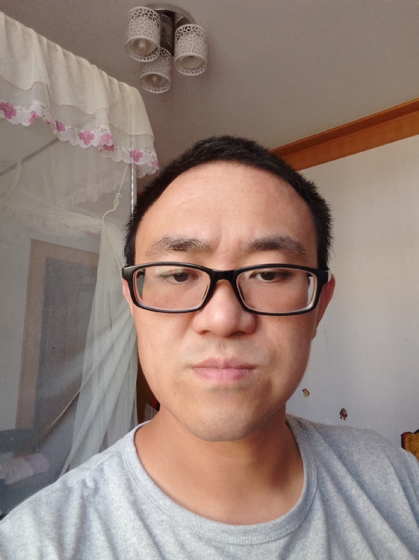 小涨常鸿的第一张照片--佛山相亲服务中心