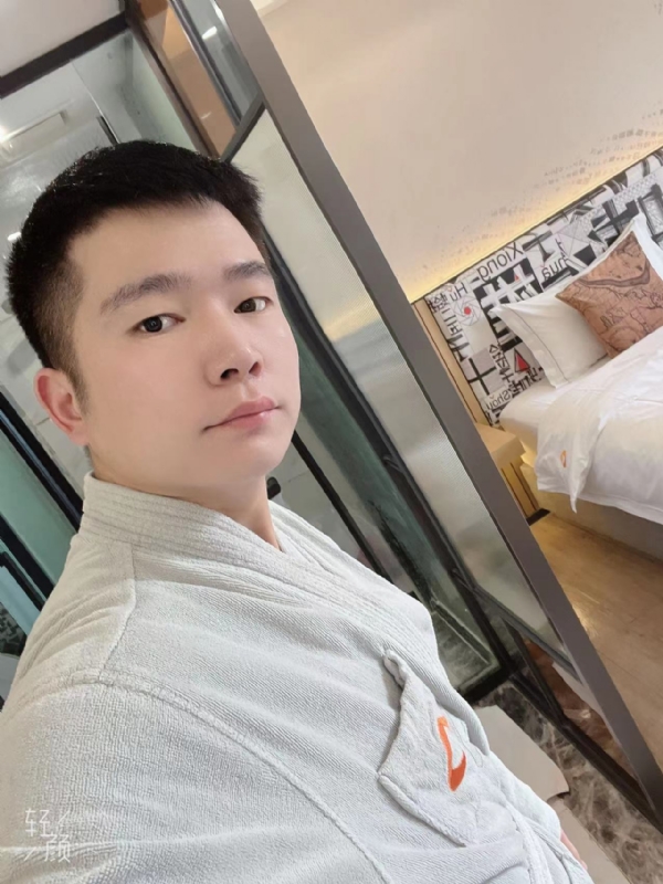 绿帽的第一张照片--佛山相亲服务中心