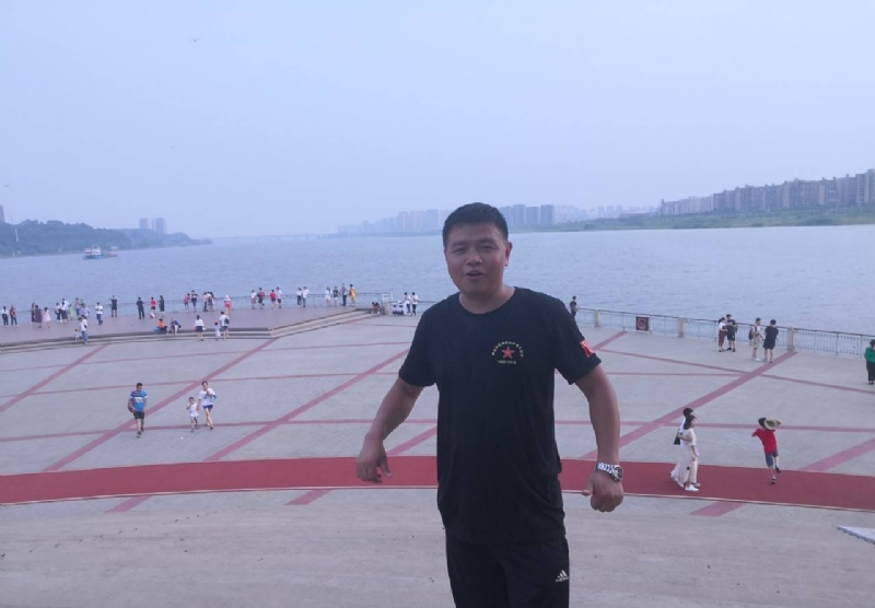 曾经心疼的我的第一张照片--佛山相亲服务中心