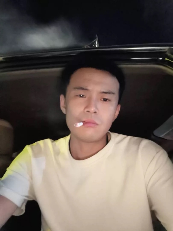 爱睡觉的土拨鼠的第一张照片--佛山相亲服务中心