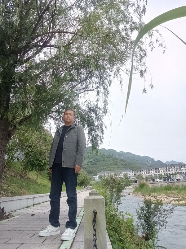 飞雪飘零的第一张照片--佛山相亲服务中心