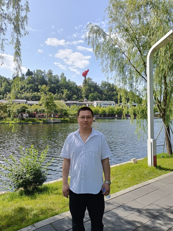 风雨相伴的第一张照片--佛山相亲服务中心