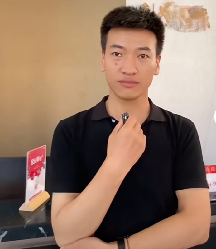 一杯梁白开的第一张照片--佛山相亲服务中心