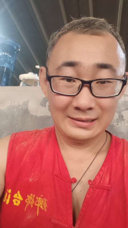 黑黑一笑的第二张照片--佛山相亲服务中心