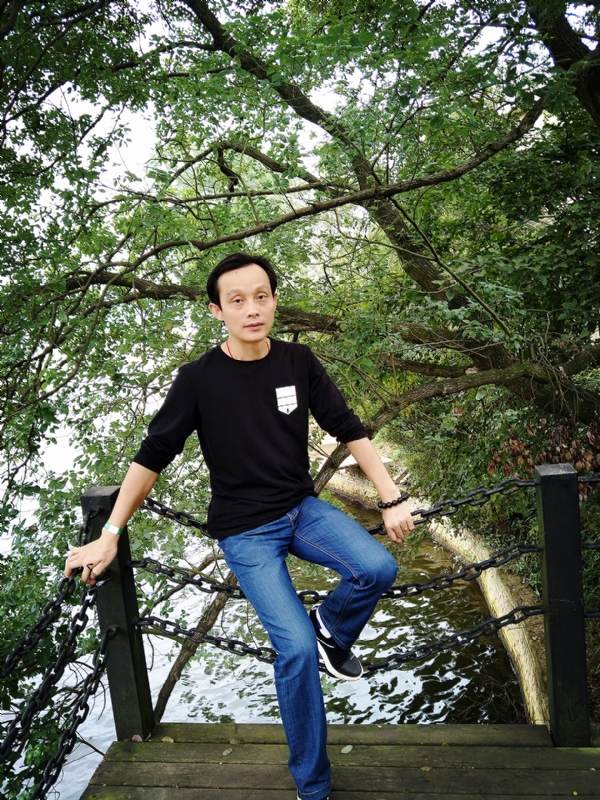 易进的第一张照片--佛山相亲服务中心