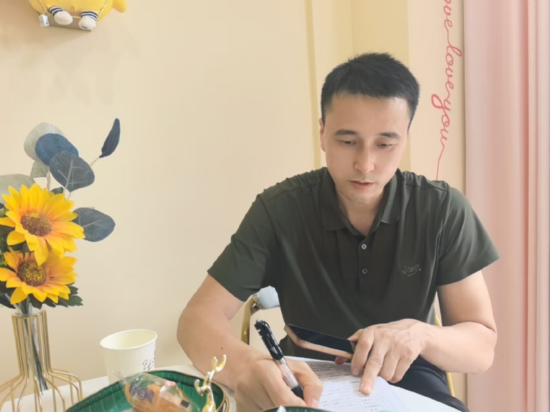 笑看一切的第二张照片--佛山相亲服务中心