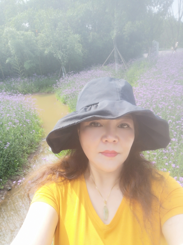 宛霞的第三张照片--佛山相亲服务中心