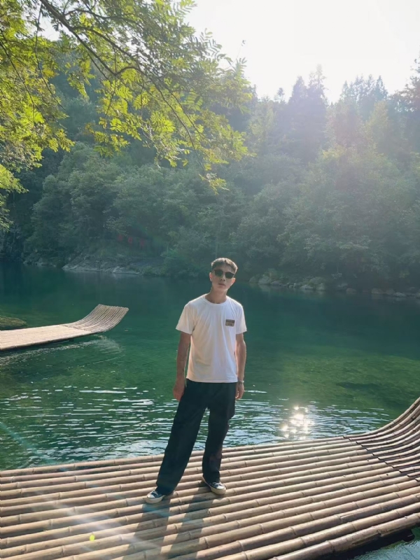 林言的第三张照片--佛山相亲服务中心